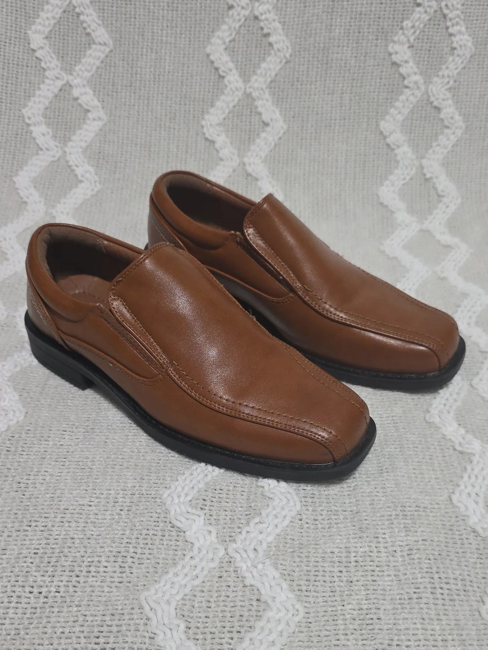 Bruno Marc Boys Size 5 Brown Square Toe Slip On Loafers Dress Shoes Like New
